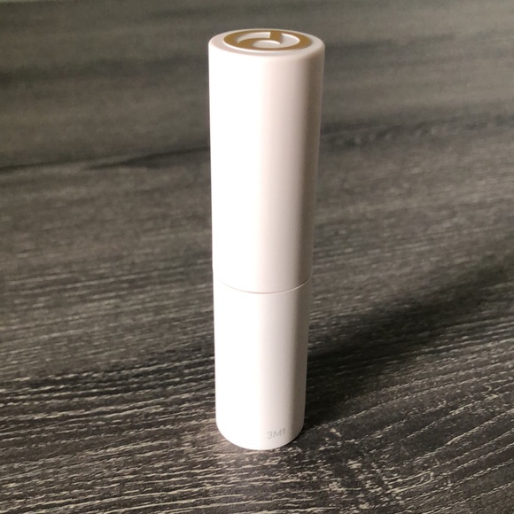 ❤️$8 NWT Rare Beauty Black Mascara 8ml - Picture 3 of 4